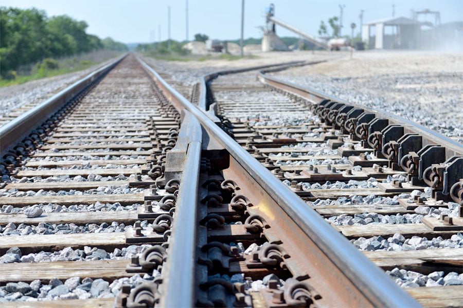 Guzzler Hi-Rail for ballast and recovery along railroad rails 